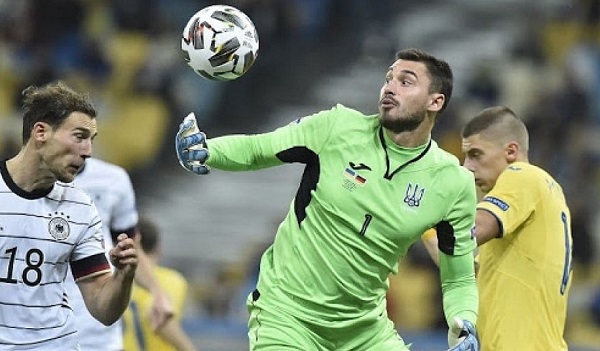 Георгий Бущан стал 13-м вратарем, который провел матч за сборную Украины |  Футбол | XSPORT.ua